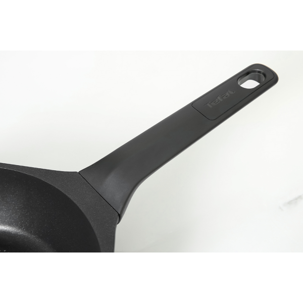 Chảo Đúc chống dính đáy từ Tefal Robusto E2490344 - 22cm