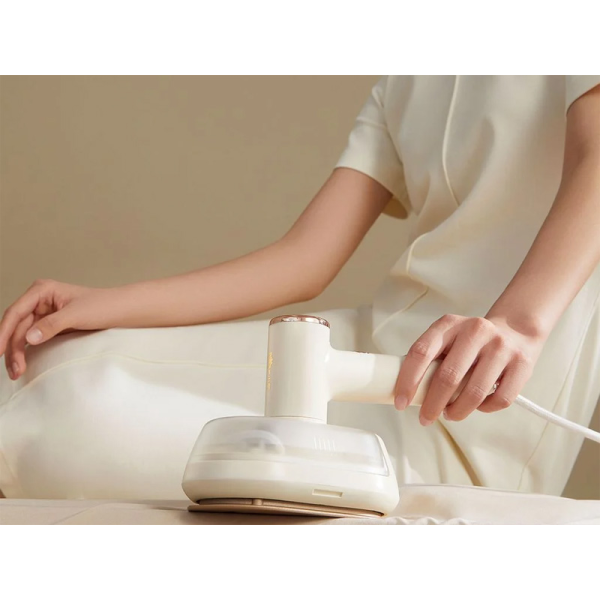Bàn ủi hơi nước cầm tay Bear GTJ-A12Z2 Trắng Ngà