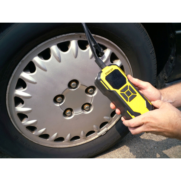 Máy bơm hơi dùng pin Stanley SXIF0101 (có đèn led, sạc dự phòng)