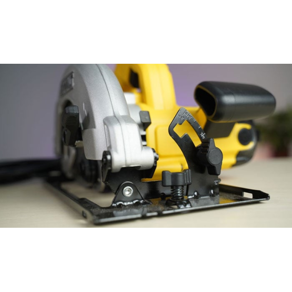 Máy cưa đĩa 185mm DeWalt DWE561-B1
