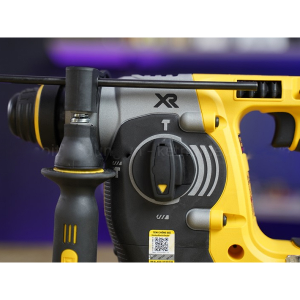 Máy khoan búa dùng pin 20V Dewalt DCH273BM2