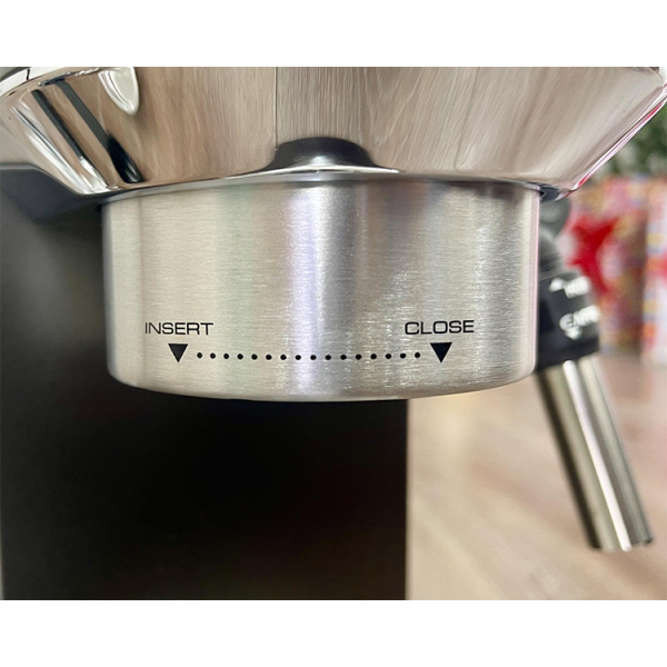 Máy pha cà phê Delonghi EC685.BK/R