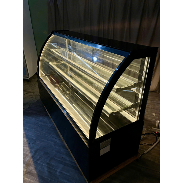 Tủ bánh kem kính cong 1.8m 3 tầng Lightcool DG-1800Y 680L