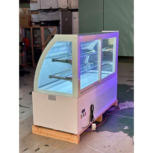 Tủ bánh kem Lightcool Kính Cong 1m8 DG-1800Y