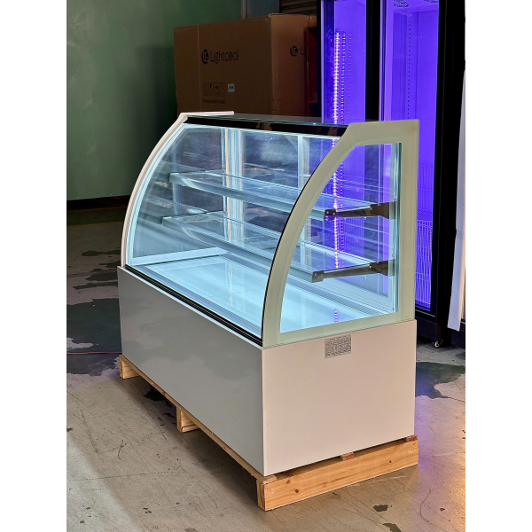 Tủ bánh kem Lightcool Kính Cong 1m8 DG-1800Y