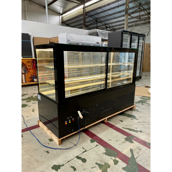 Tủ trưng bày bánh kem 1m8 Lightcool DG-1800Z 680L