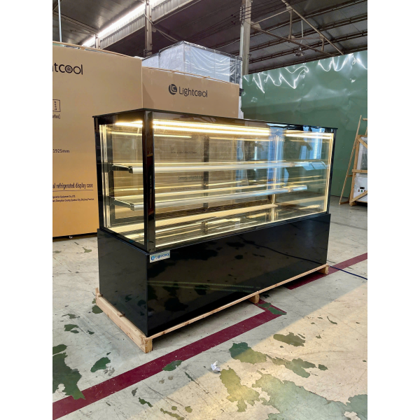 Tủ trưng bày bánh kem 1m8 Lightcool DG-1800Z 680L