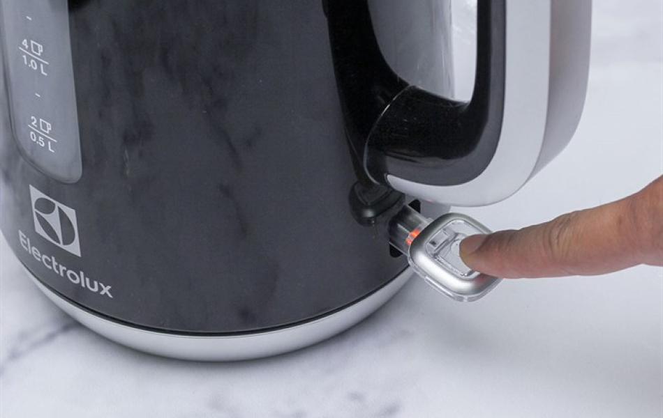 Ấm đun nước Electrolux 1.7 lít EEK3505
