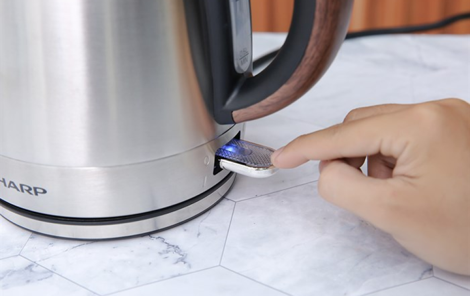 Bình đun siêu tốc Sharp EKJ-17EVSD-WD