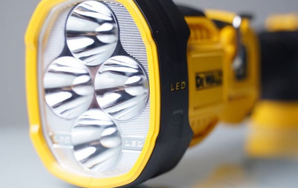 Đèn LED dùng pin DeWalt 20V Max DCL043N-KR - Chưa pin, sạc