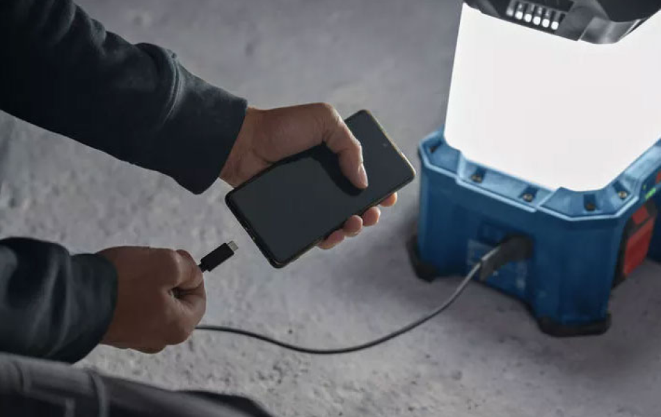 Đèn pin công trường Bosch GLA 18VH-7500 Solo 06014A5001 (chưa pin, sạc)