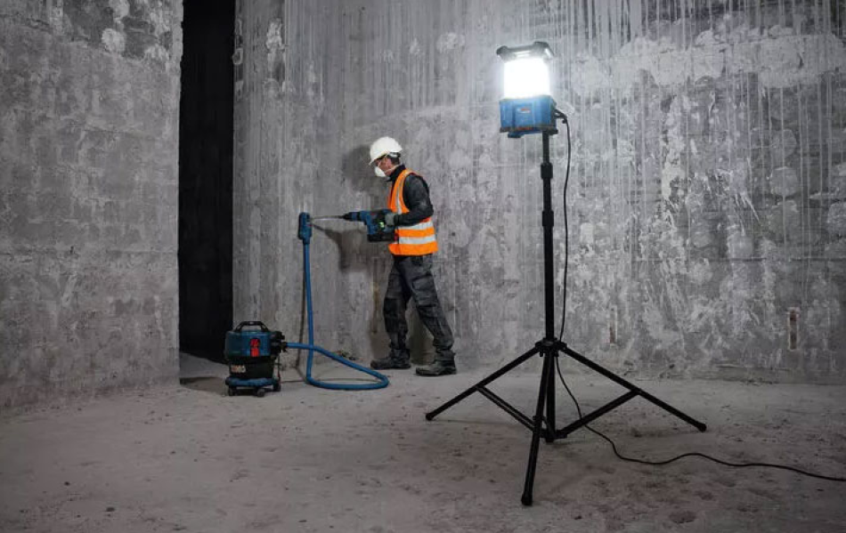 Đèn pin công trường Bosch GLA 18VH-7500 Solo 06014A5001 (chưa pin, sạc)