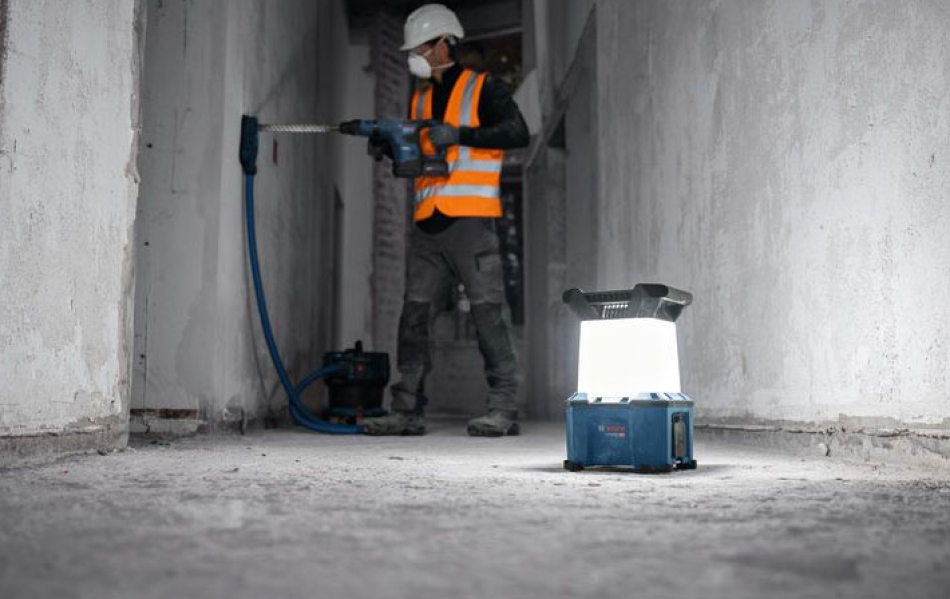 Đèn pin công trường Bosch GLA 18VH-7500 Solo 06014A5001 (chưa pin, sạc)