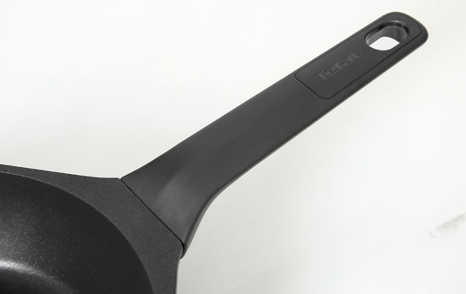 Chảo Đúc chống dính đáy từ Tefal Robusto E2490344 - 22cm