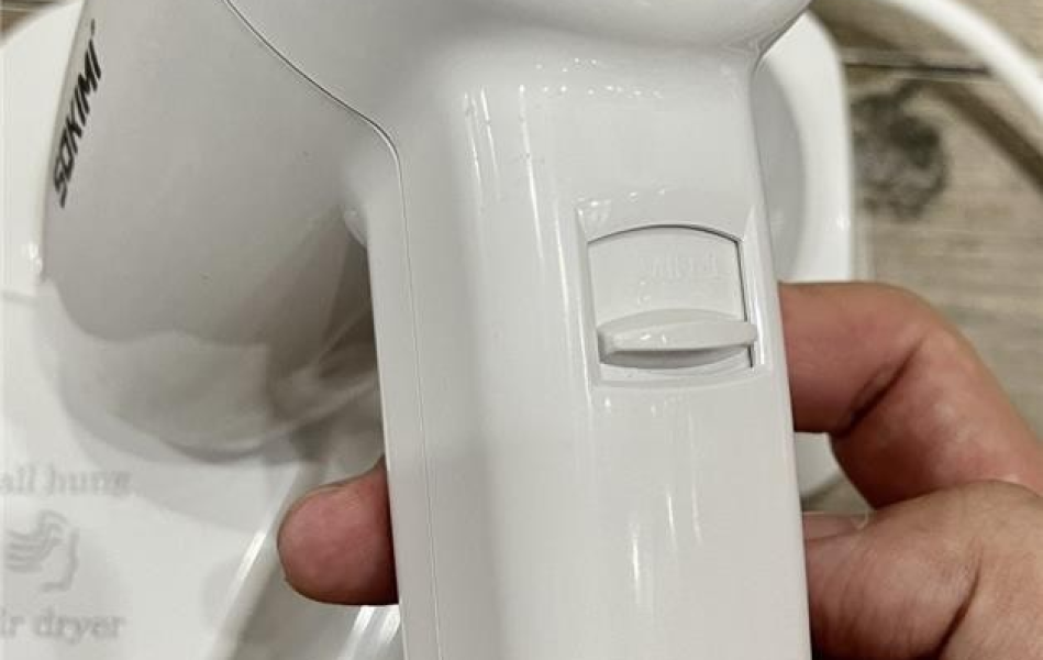 Máy sấy tóc gắn tường Sm3122S