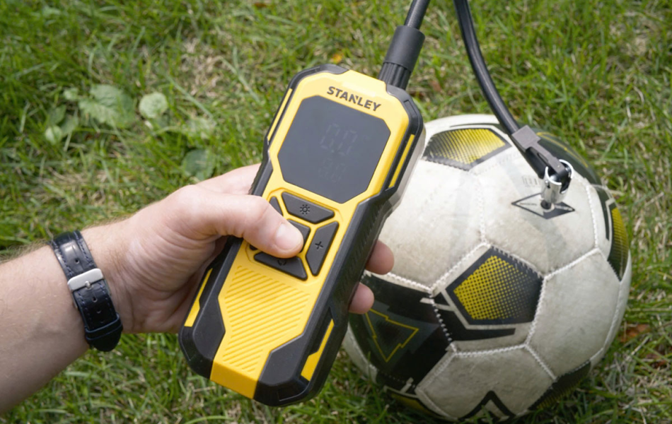 Máy bơm hơi dùng pin Stanley SXIF0101 (có đèn led, sạc dự phòng)