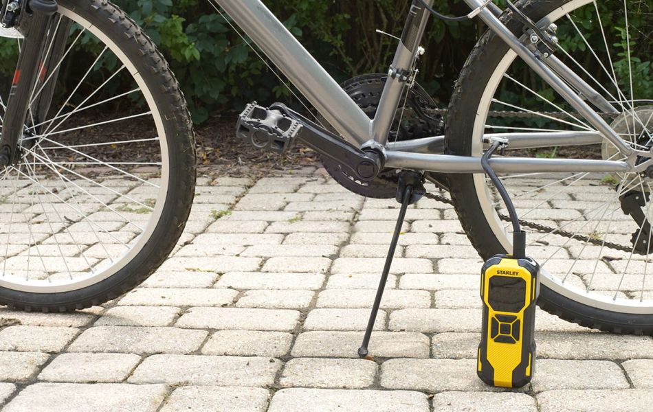 Máy bơm hơi dùng pin Stanley SXIF0101 (có đèn led, sạc dự phòng)