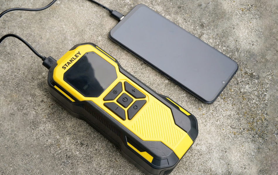 Máy bơm hơi dùng pin Stanley SXIF0101 (có đèn led, sạc dự phòng)