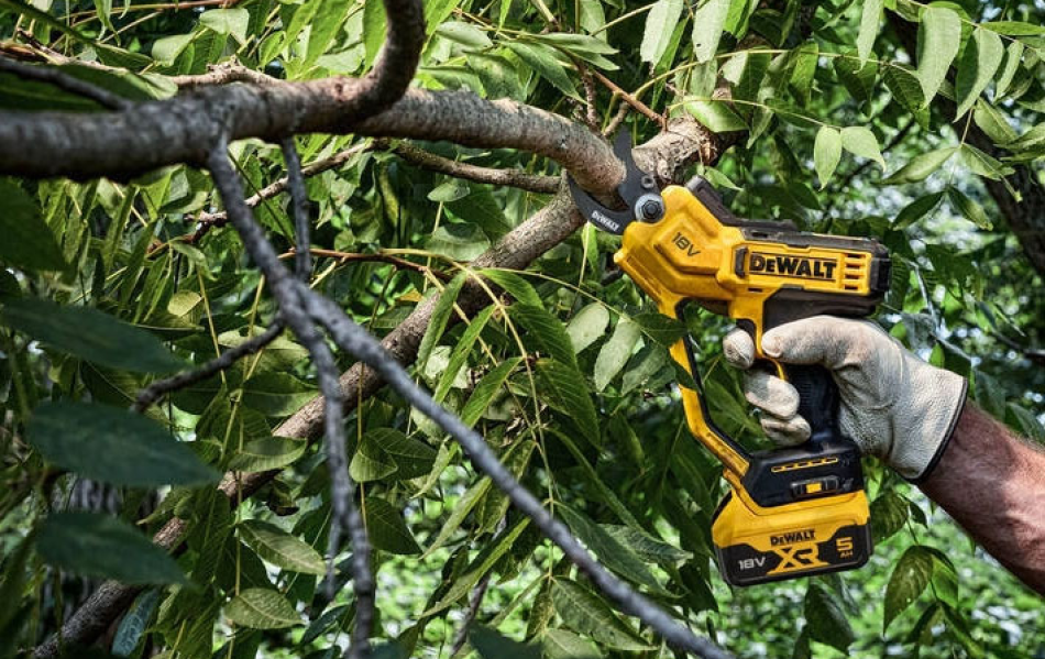 Máy cắt cành dùng pin 20VMax DeWalt DCMPP568N - Chưa pin sạc