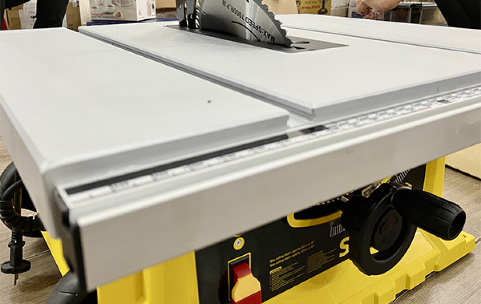 Máy cưa bàn 1800W Stanley SST1801