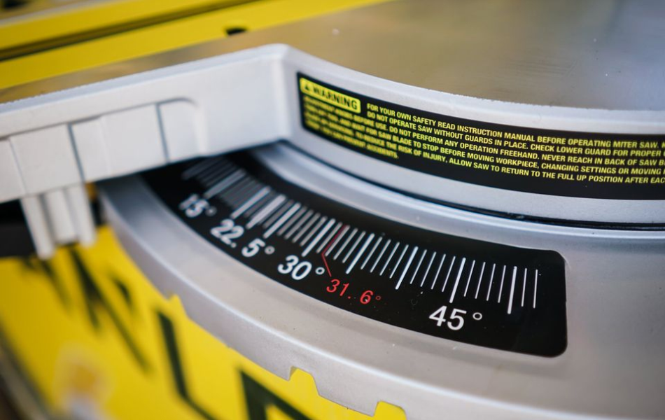 Máy cưa đa góc trượt 1.800W Stanley SM18-B1