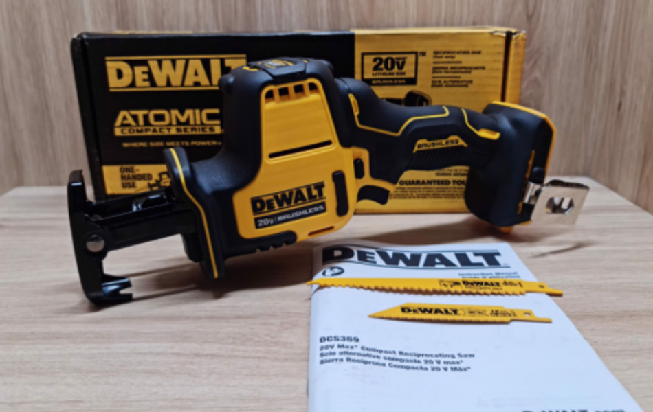 Máy cưa kiếm dùng pin Dewalt DCS369B - Chưa kèm pin, sạc