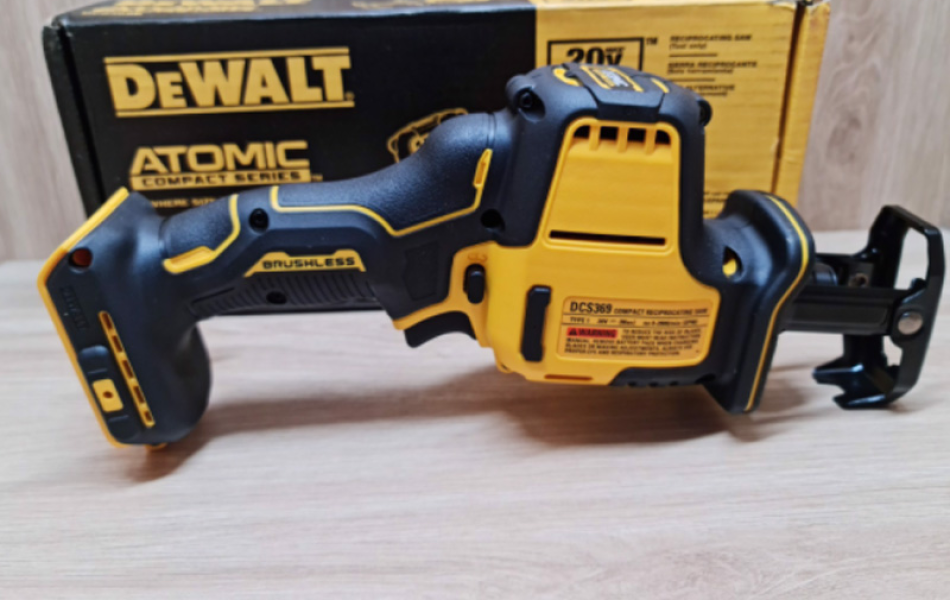 Máy cưa kiếm dùng pin Dewalt DCS369B - Chưa kèm pin, sạc