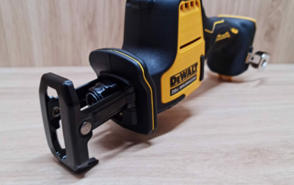 Máy cưa kiếm dùng pin Dewalt DCS369B - Chưa kèm pin, sạc