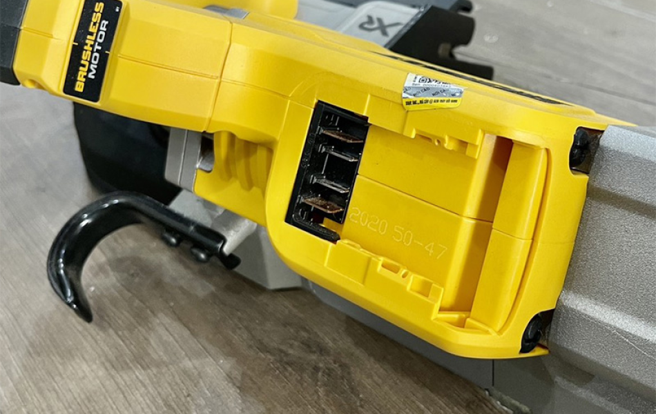 Máy cưa vòng dùng pin Dewalt DCS374N-KR - Chưa pin và sạc