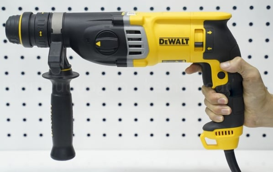 Máy khoan búa DeWalt D25144KA