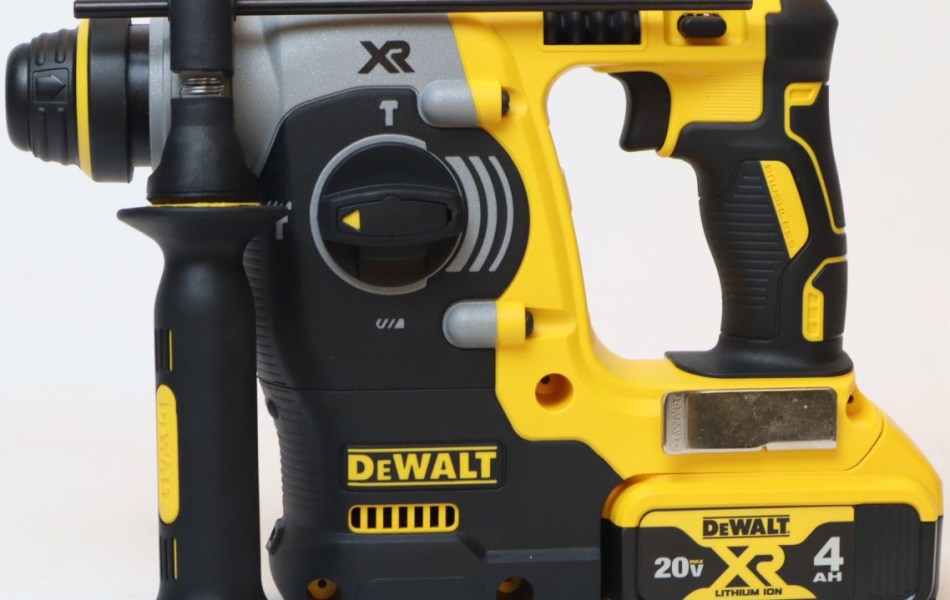 Máy khoan búa dùng pin 20V Dewalt DCH273BM2