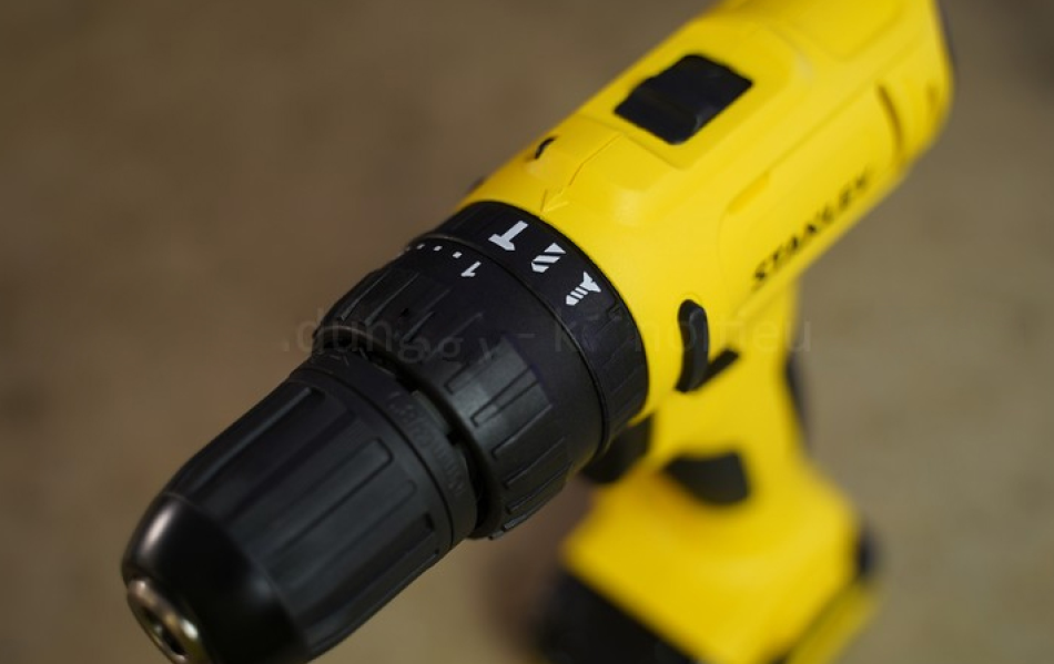 Máy khoan động lực dùng pin 12V Stanley SCH121S2