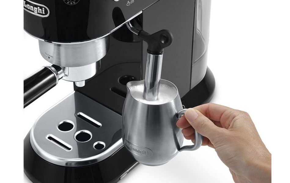 Máy pha cà phê Delonghi EC685.BK/R