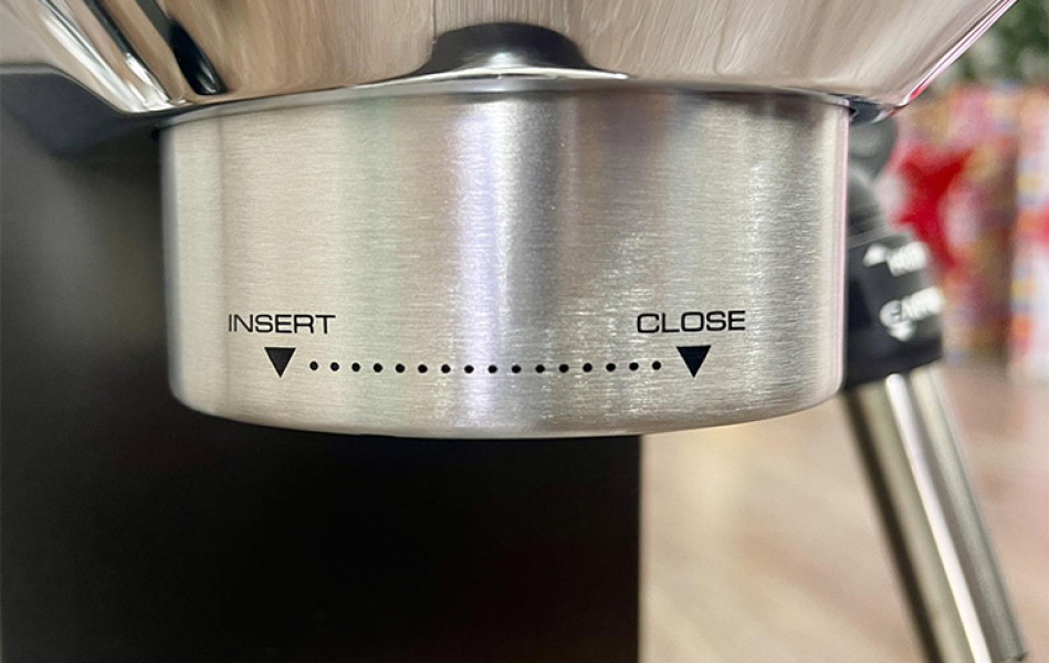 Máy pha cà phê Delonghi EC685.BK/R