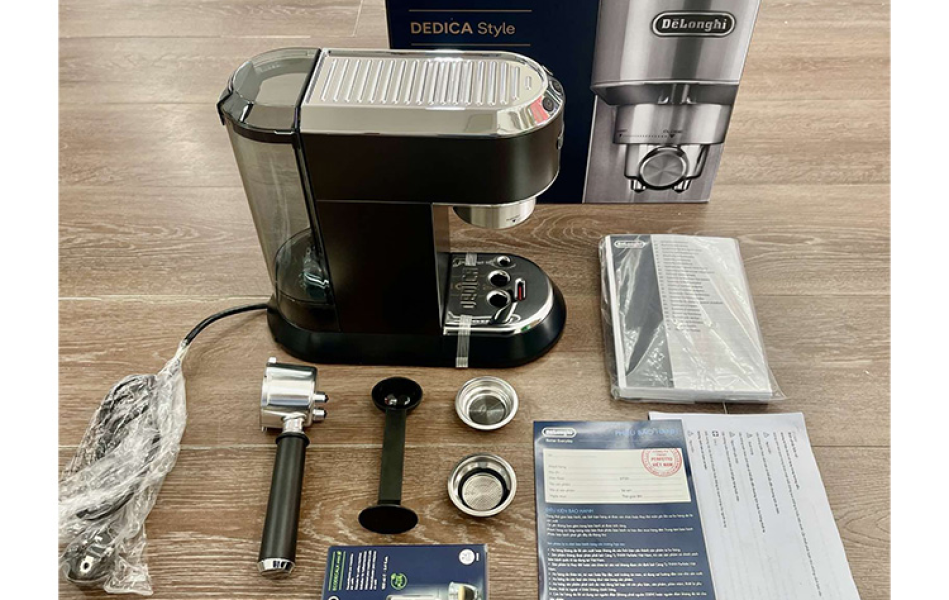 Máy pha cà phê Delonghi EC685.BK/R