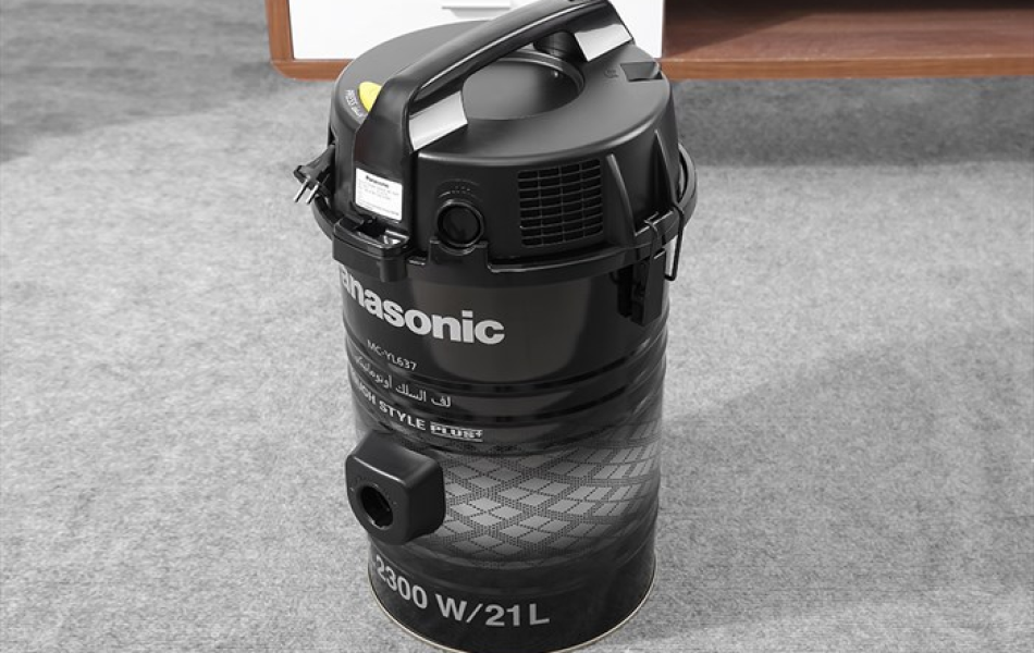 Máy hút bụi dạng thùng Panasonic MC-YL637SN49