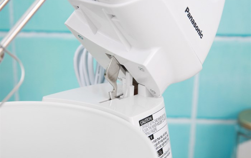Máy nhồi bột đánh trứng Panasonic MK-GB3WRA