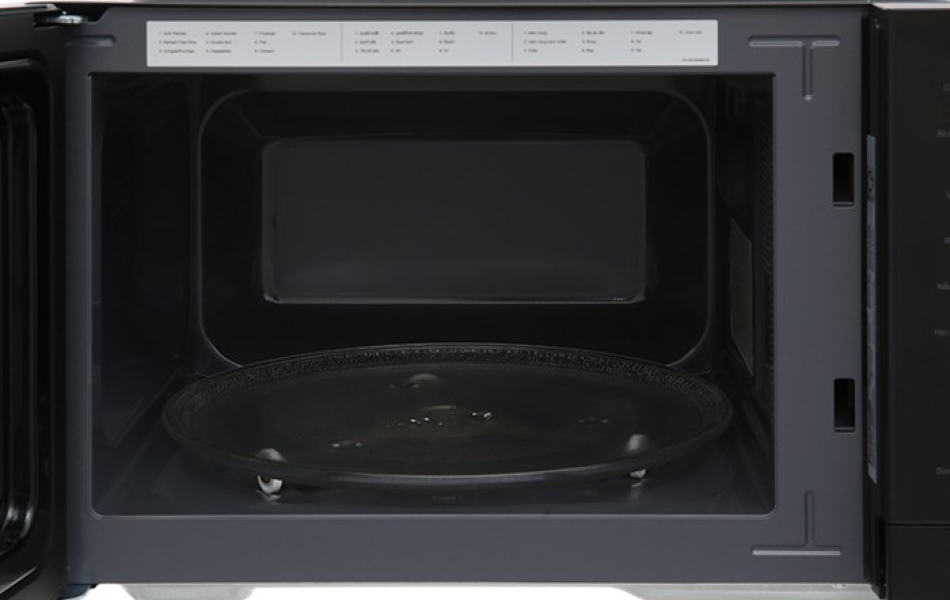 Lò vi sóng Panasonic NN-ST34NBYUE 25 lít