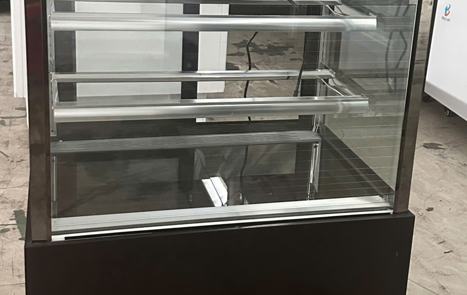 Tủ Bánh Kem Inox Lightcool 90CM 312L DG-900Z Kính Vuông Đen