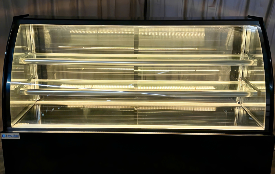 Tủ bánh kem kính cong 1.8m 3 tầng Lightcool DG-1800Y 680L
