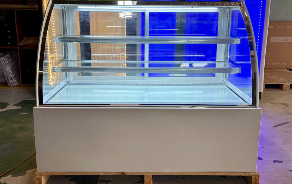 Tủ bánh kem Lightcool Kính Cong 1m8 DG-1800Y