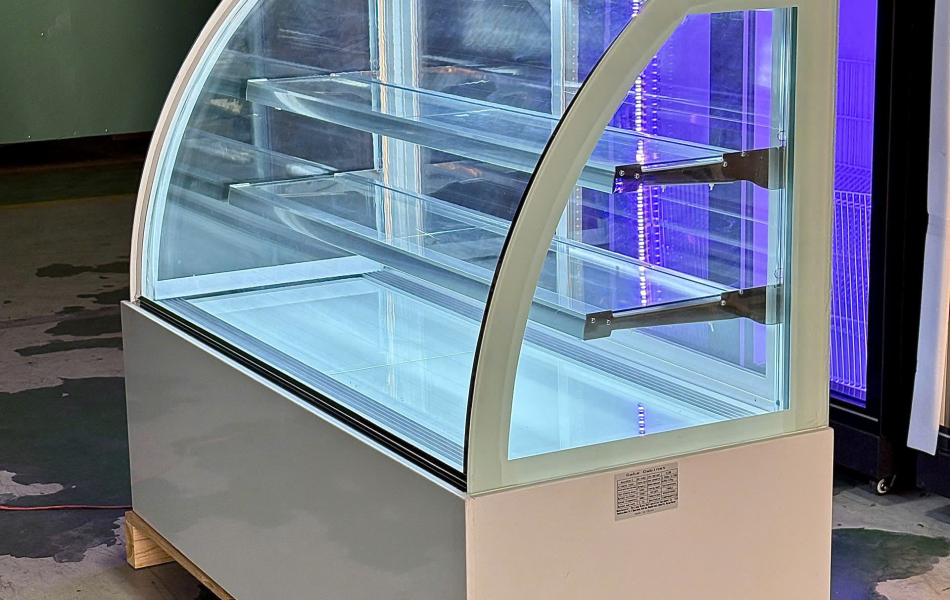 Tủ bánh kem Lightcool Kính Cong 1m8 DG-1800Y