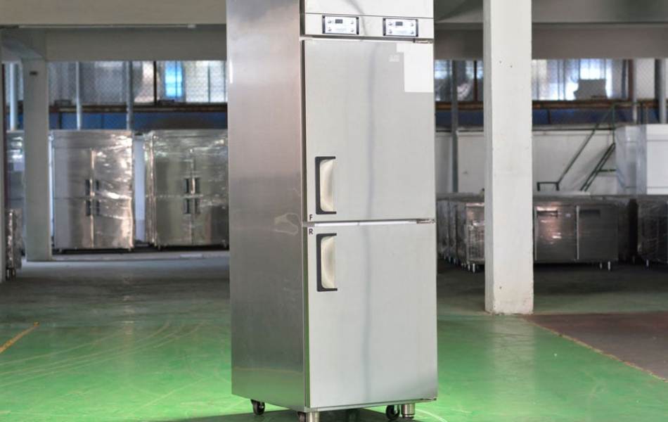 Tủ đông Inox công nghiệp Happys HWI-25CF (500L, 2 cánh, có quạt)