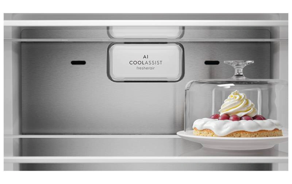 Tủ lạnh Electrolux 4 cánh Serie 800 562 lít EQE5760B-B Mới