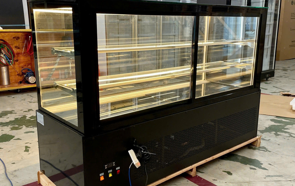 Tủ trưng bày bánh kem 1m8 Lightcool DG-1800Z 680L
