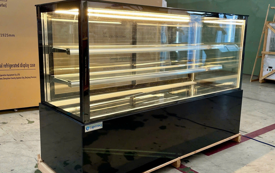 Tủ trưng bày bánh kem 1m8 Lightcool DG-1800Z 680L