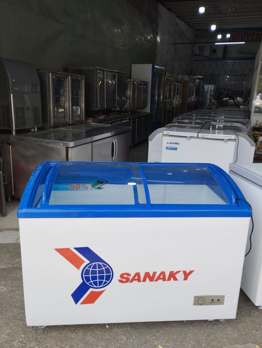 Tủ Đông Mặt Kính Cong Sanaky 480lít VH-482K