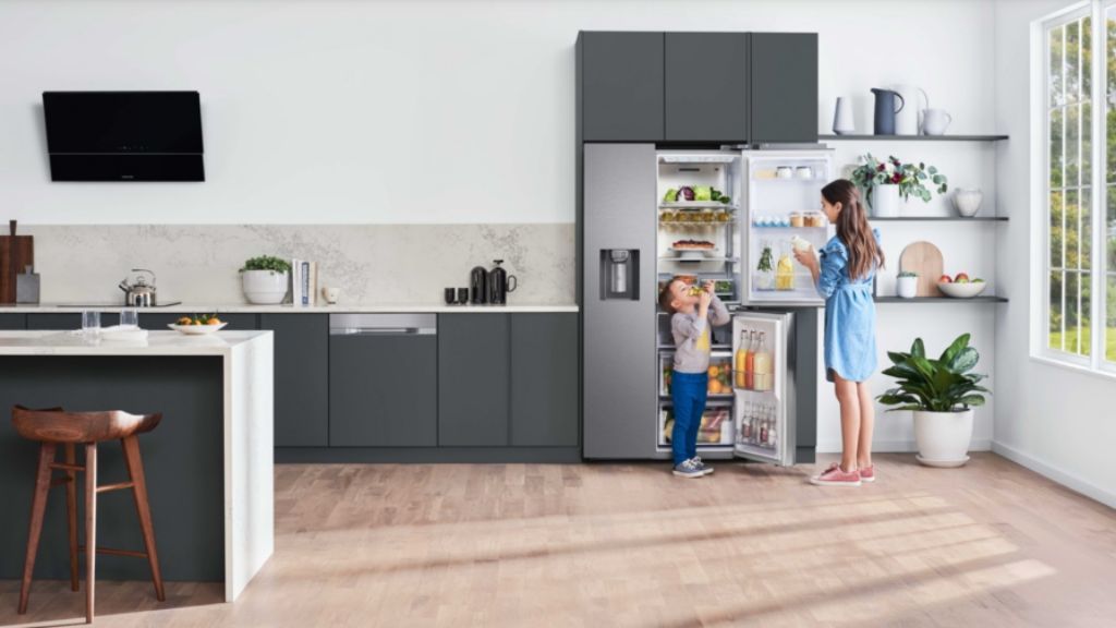 Hướng dẫn tẩy vết keo dính trên tủ lạnh đơn giản, hiệu quả