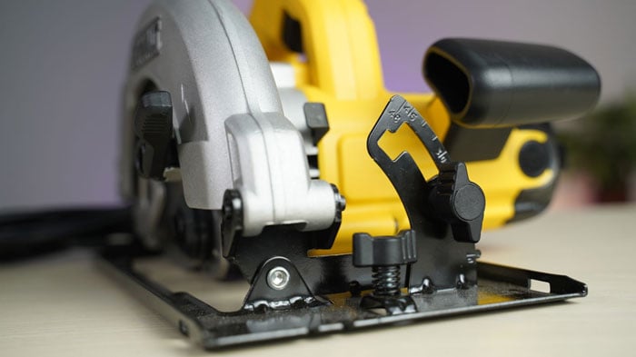 Máy cưa đĩa 185mm DeWalt DWE561-B1