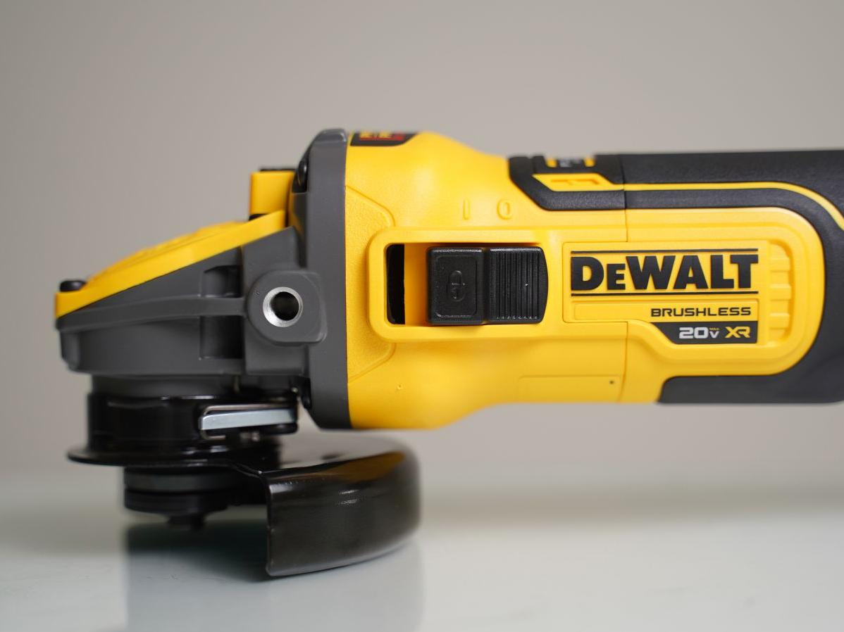 Máy mài góc dùng pin DeWalt DCG409N-B1
